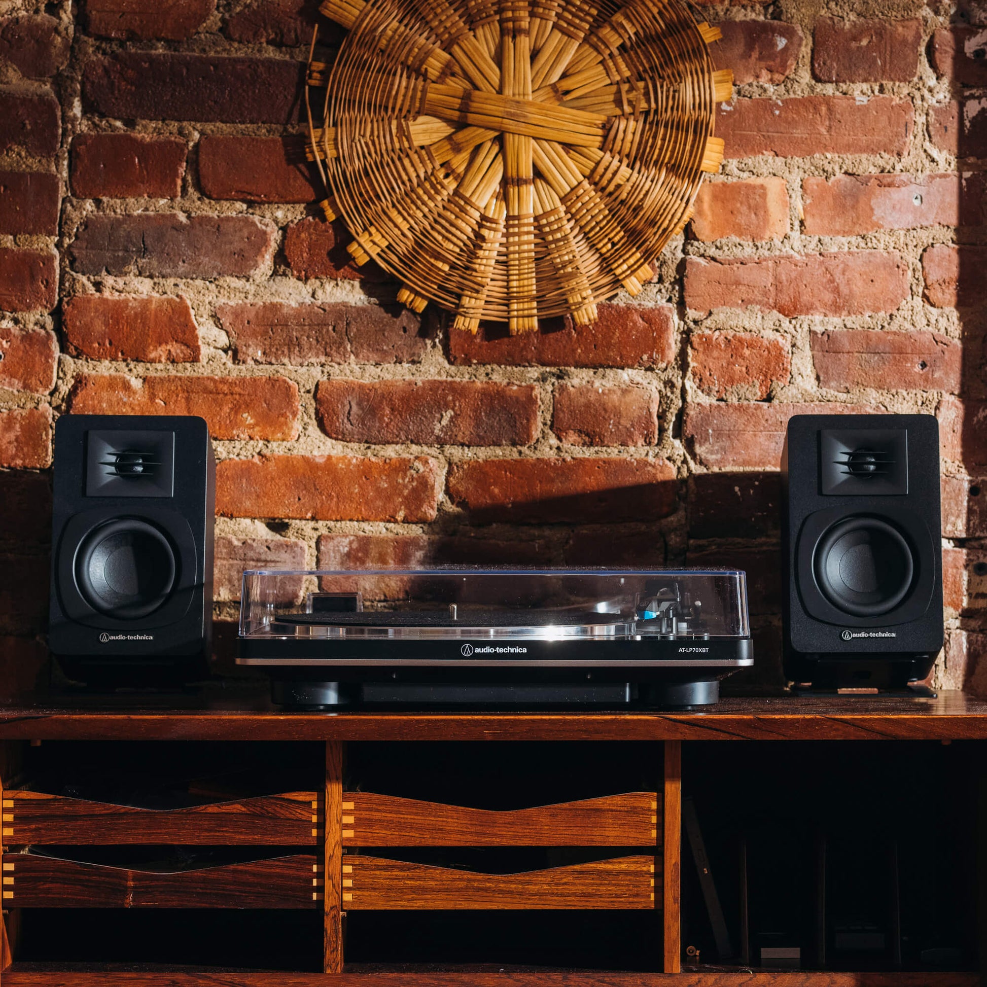 Audio Technica AT-SP3X Powered Bookshelf Speakers (Pair) - Automated Entertainment Inc.